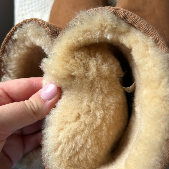 CLASSIC CHESTNUT UGGS! - Picture 6 of 9